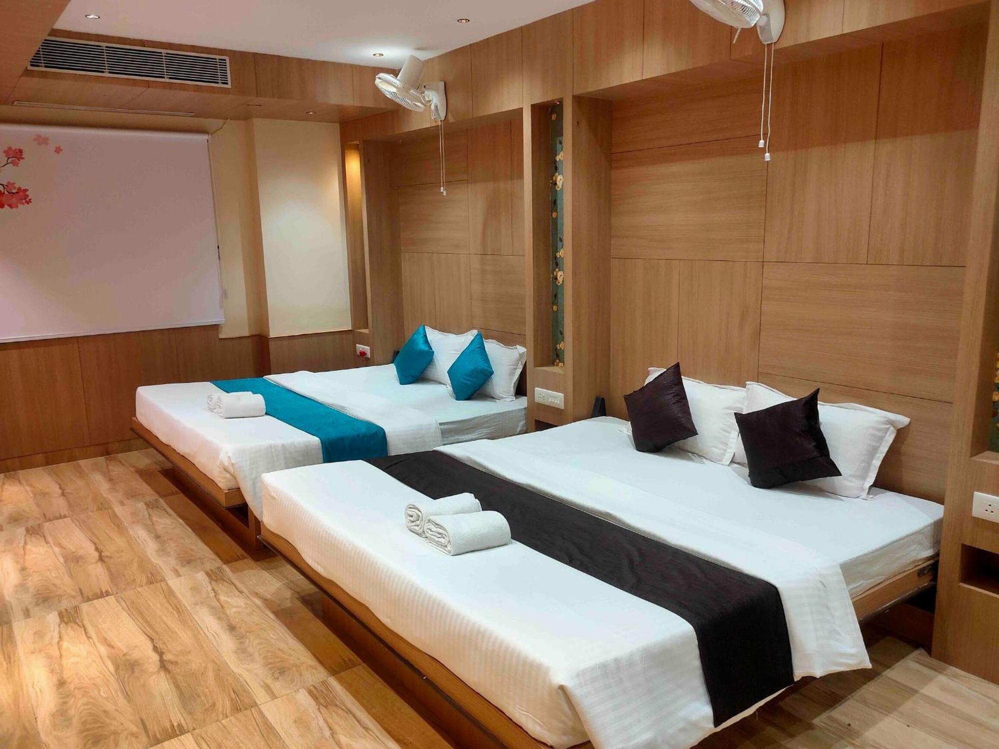 Hotel Mellow Mood บูบันเนสชวาร์ ภายนอก รูปภาพ