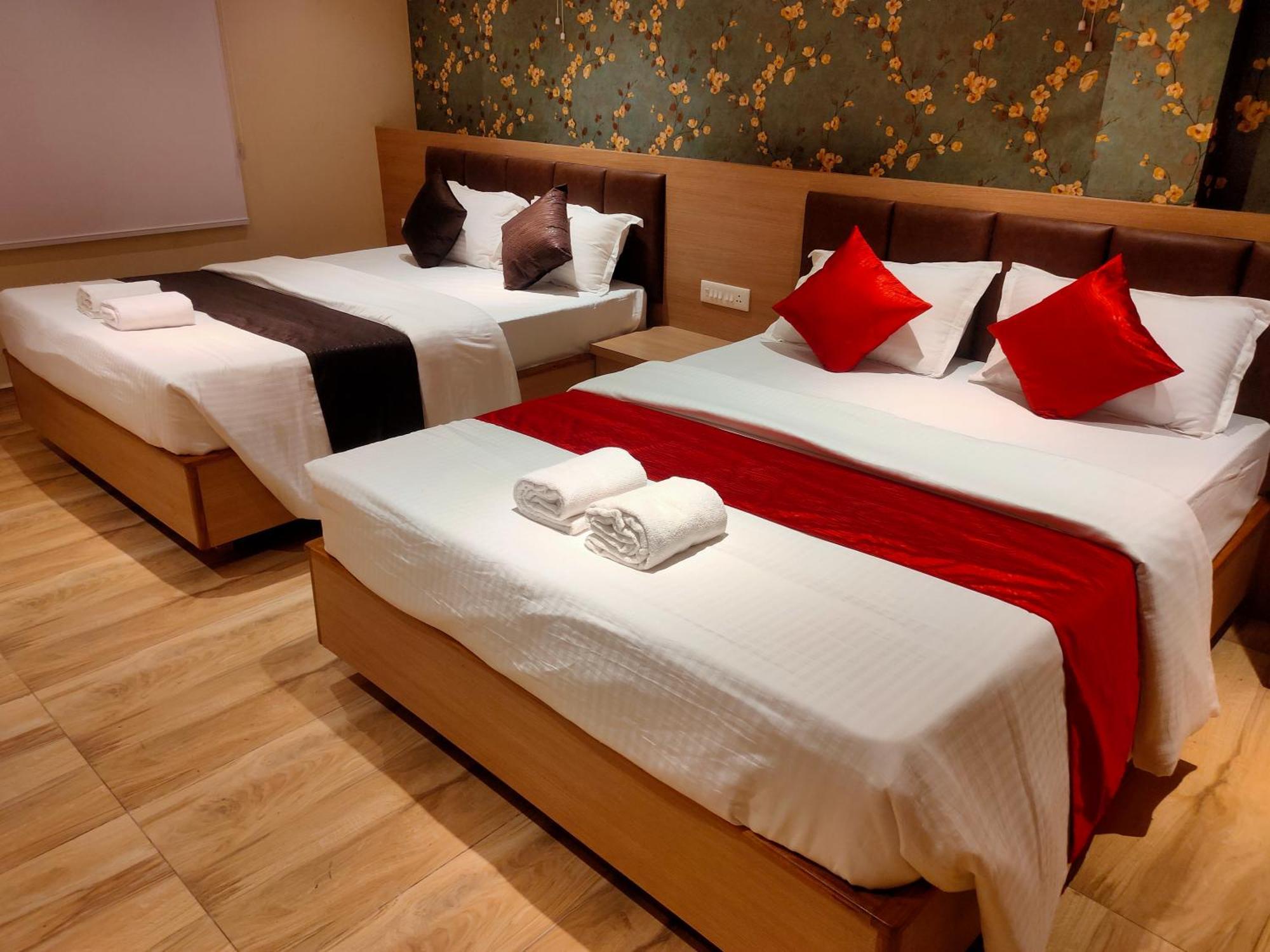Hotel Mellow Mood บูบันเนสชวาร์ ภายนอก รูปภาพ