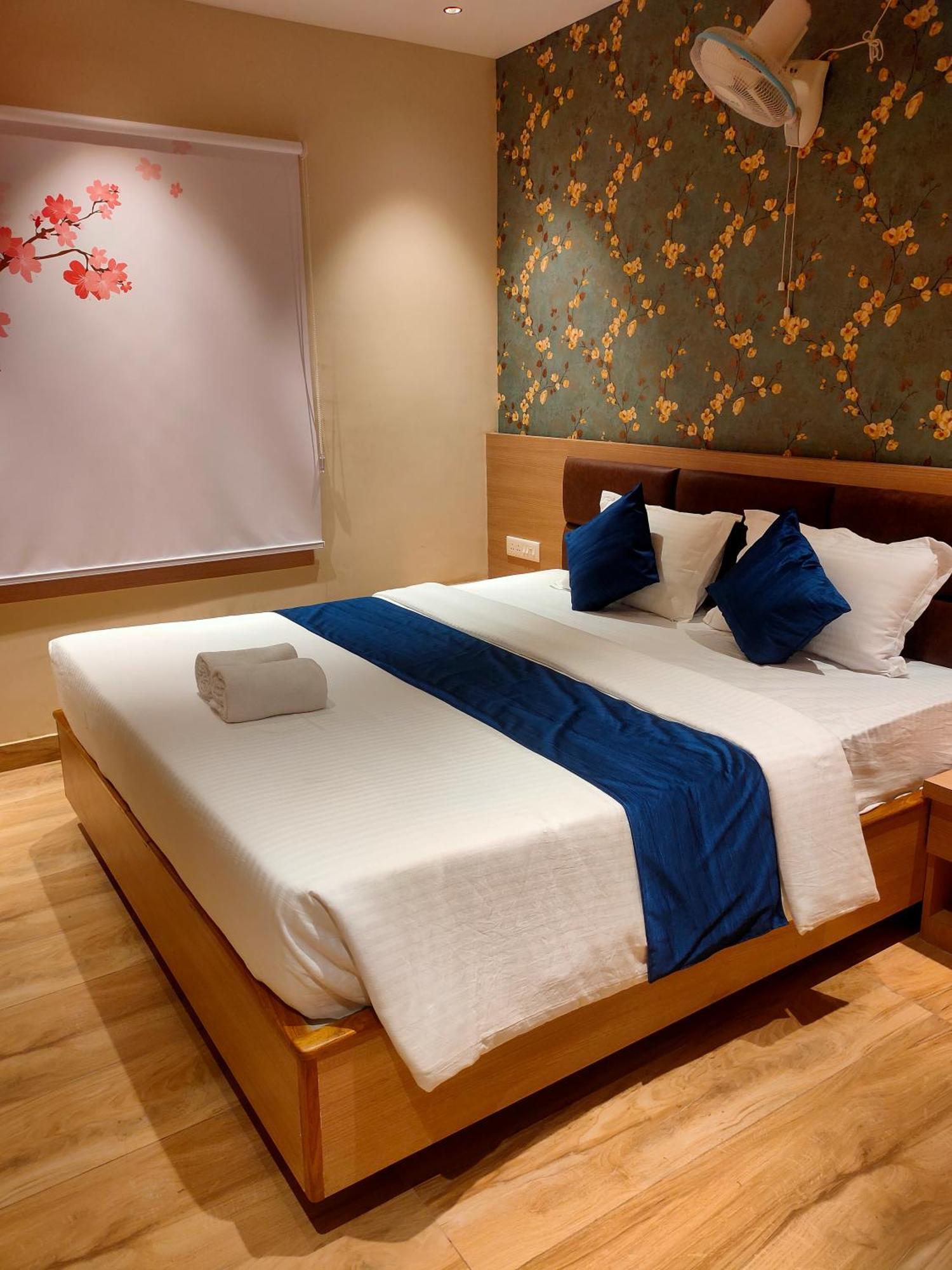 Hotel Mellow Mood บูบันเนสชวาร์ ภายนอก รูปภาพ